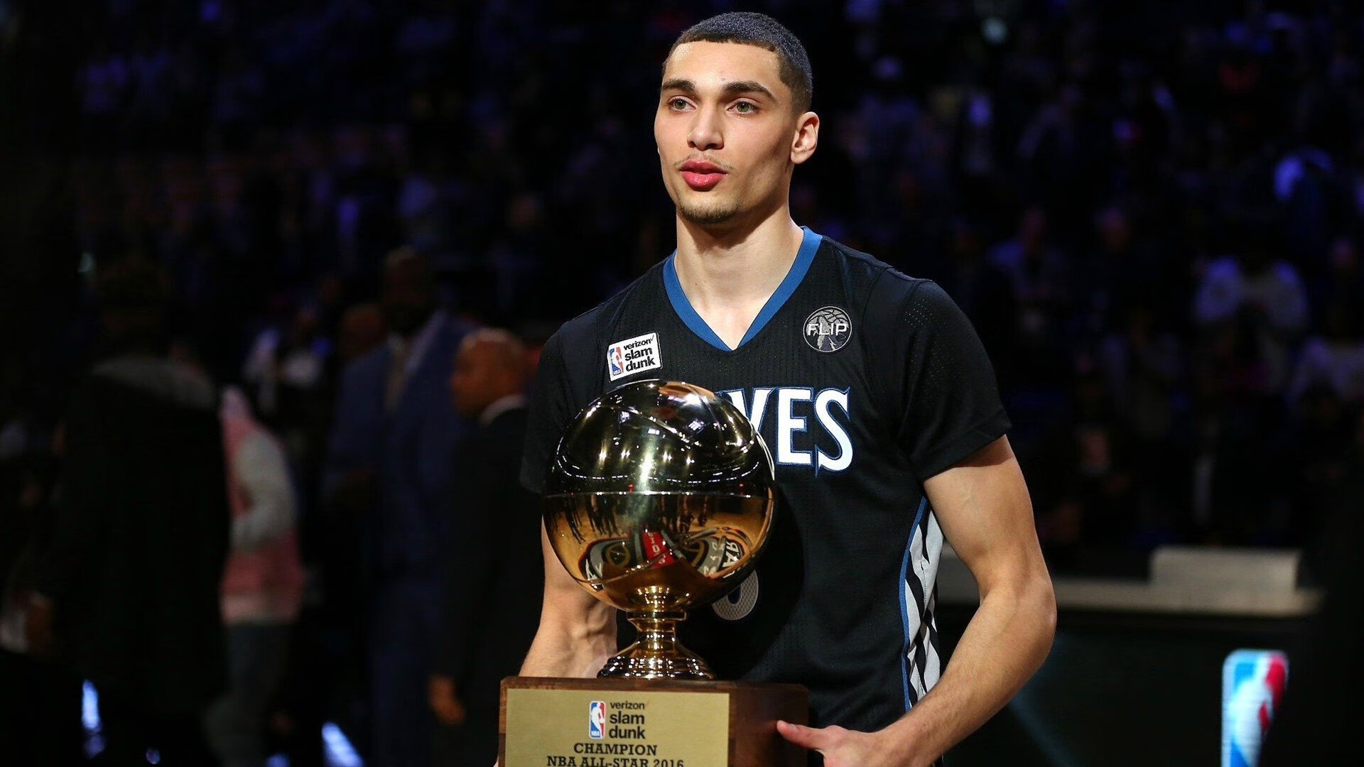 “扣篮王揭秘：联盟最炫酷的扣篮技巧”，扣篮的技巧视频