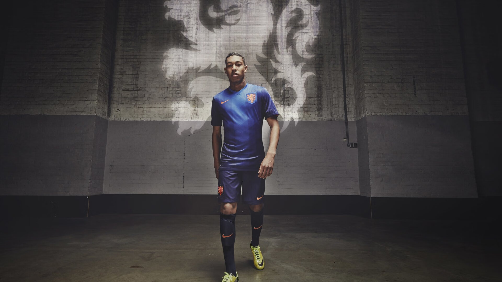 《英雄联盟》青训营：电竞新星的摇篮与残酷竞争，英雄联盟 青训