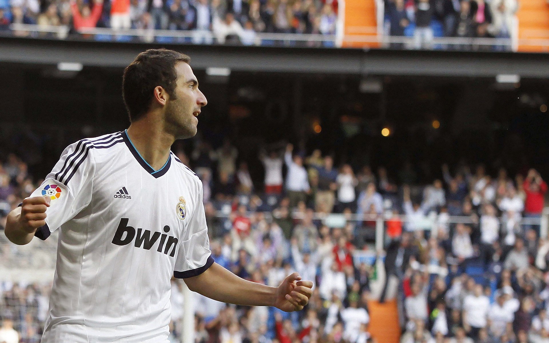 掘金翻盘雷霆,西部决赛中约基奇末节爆发,约基奇砍下27分11助 掘金5人得分上双