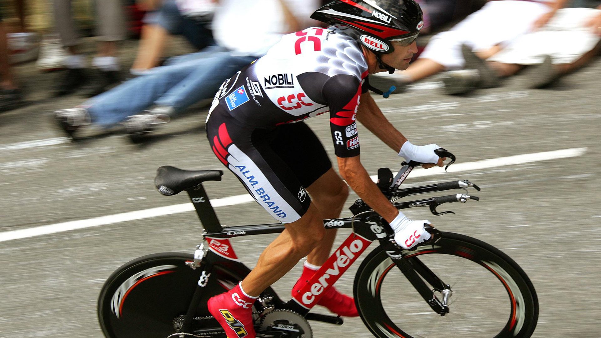 “亚戈·卡尔曼：阿根廷美洲狮队的全能后卫，未来值得期待”